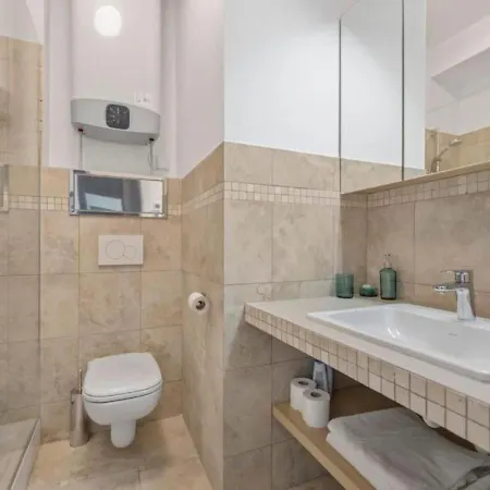 Modern Near Train Station With Balcony #7 Apartment