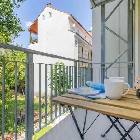 Apartment Modern Near Train Station With Balcony #7 *
