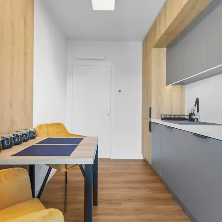 Appartement Novo Balcony Near Train Station