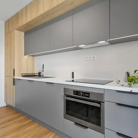 Apartament Novo Balcony Near Train Station