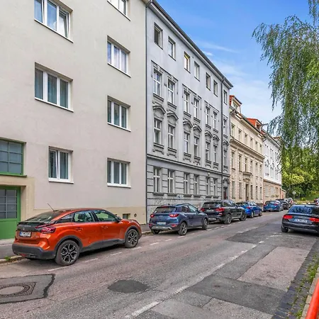 Novo Balcony Near Train Station *