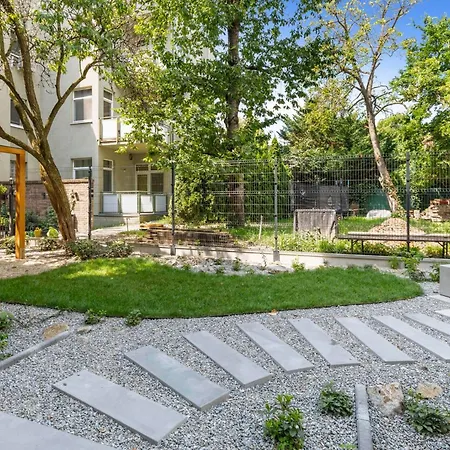 Novo Balcony Near Train Station