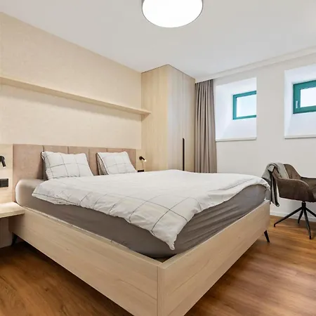 Novo Balcony Near Train Station Appartement Bratislava