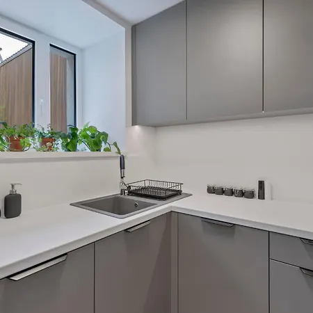 Novo Balcony Near Train Station Bratysława