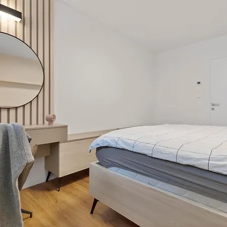 Novo Balcony Near Train Station