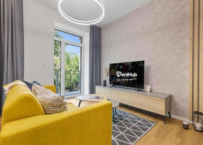 Novo Balcony Near Train Station *