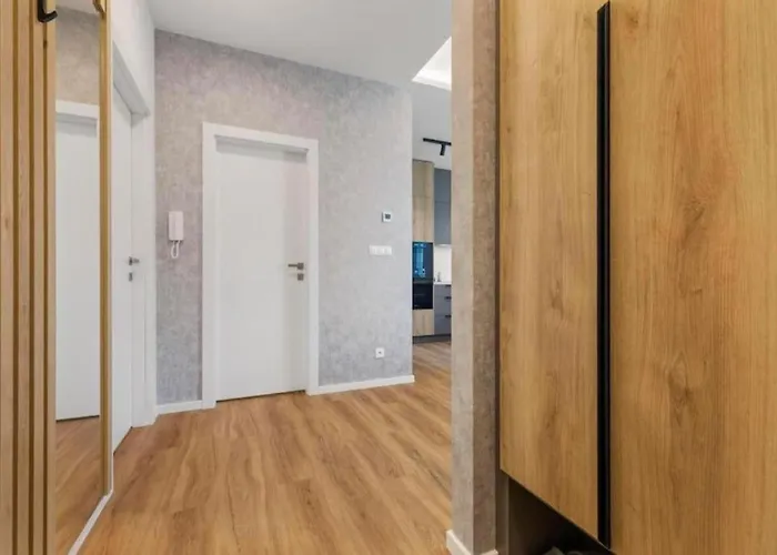 Novo Balcony Near Train Station *