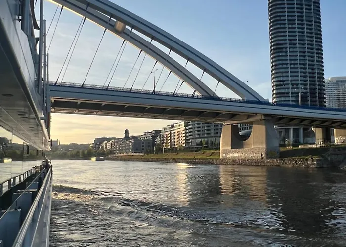 Novo Balcony Near Train Station Apartment