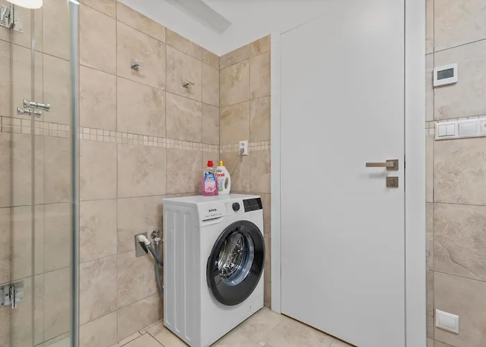 Novo Balcony Near Train Station