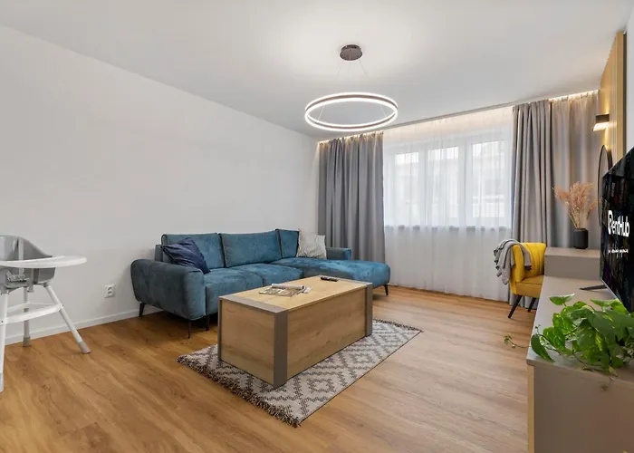 Novo Balcony Near Train Station Apartment