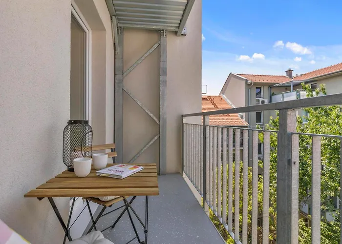 Novo Balcony Near Train Station Appartement *