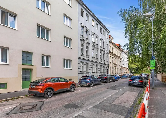 Novo Balcony Near Train Station *