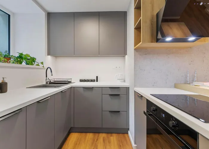 Novo Balcony Near Train Station