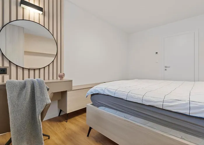 Novo Balcony Near Train Station