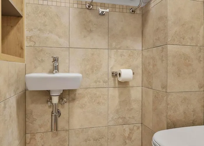 Novo Balcony Near Train Station Apartment