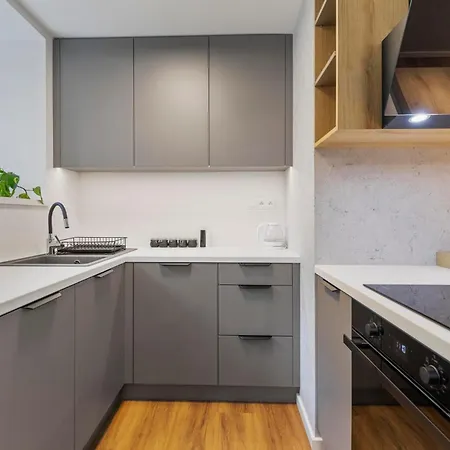 Novo Balcony Near Train Station