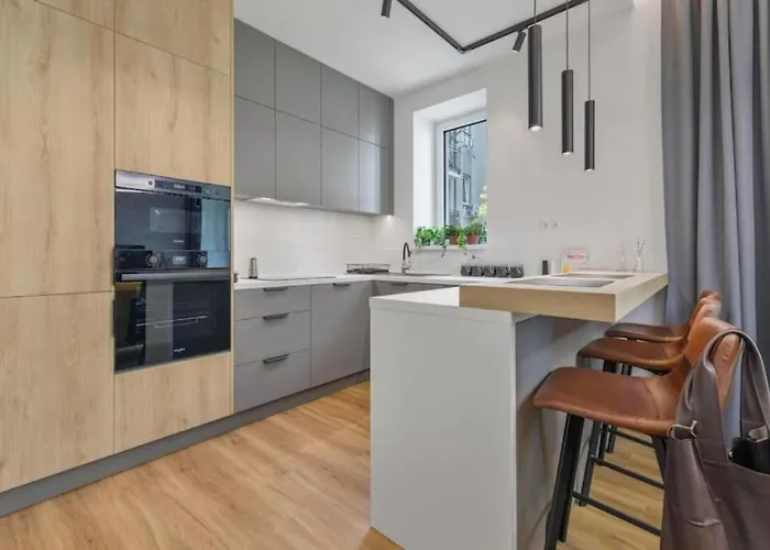 Novo Balcony Near Train Station 아파트