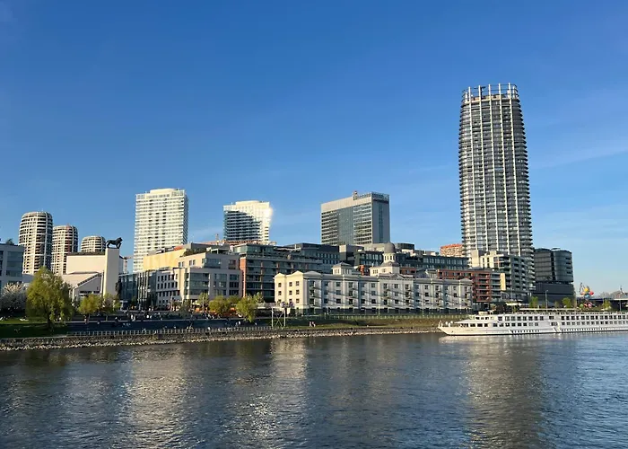 Novo Balcony Near Train Station 브라티슬라바
