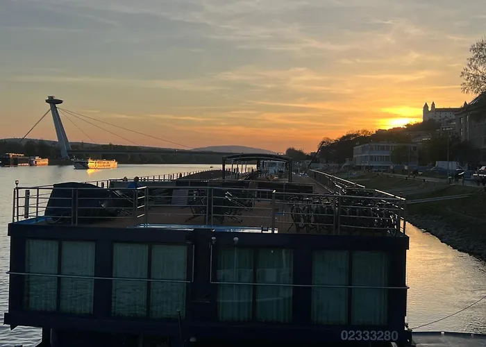 아파트 Novo Balcony Near Train Station 브라티슬라바