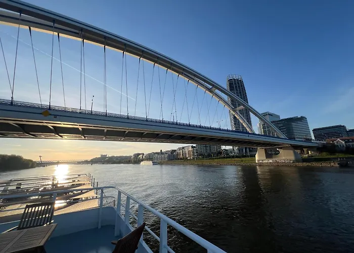 Novo Balcony Near Train Station *