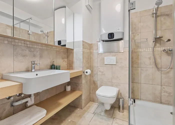 Novo Balcony Near Train Station *