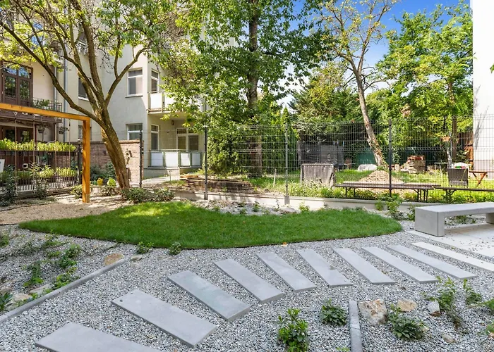 Novo Balcony Near Train Station