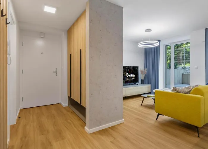 Novo Balcony Near Train Station 아파트 *