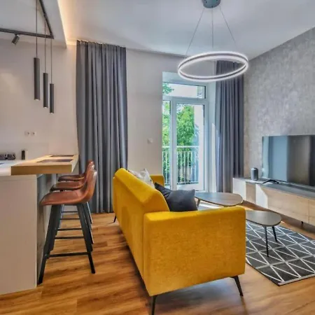 Modern Near Train Station With Balcony #7 公寓