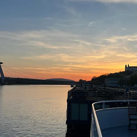 Novo Balcony Near Train Station * Μπρατισλάβα